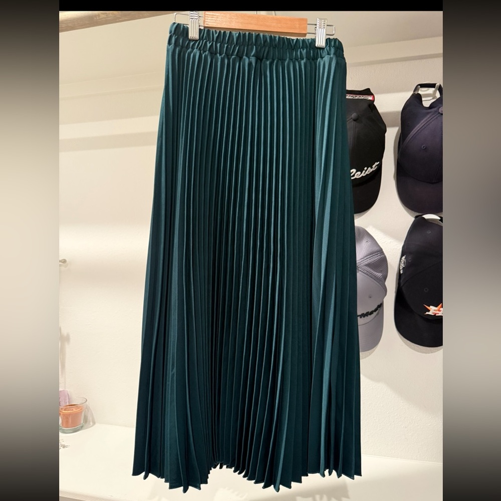 Elegant Teal Pleated Skirt